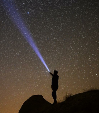 Observation des étoiles dans le désert d'Agafay